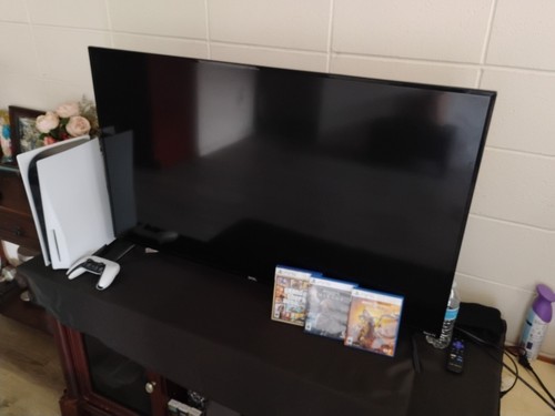 Flat screen 52inch onn - 52inch, and